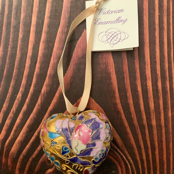 Victorian Enamelling Heart - Picture 2 of 3